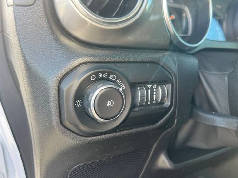 Used 2020 Jeep Wrangler Unlimited Sahara w/ Uconnect 4C Nav & Sound Group AWD/4WD image 20