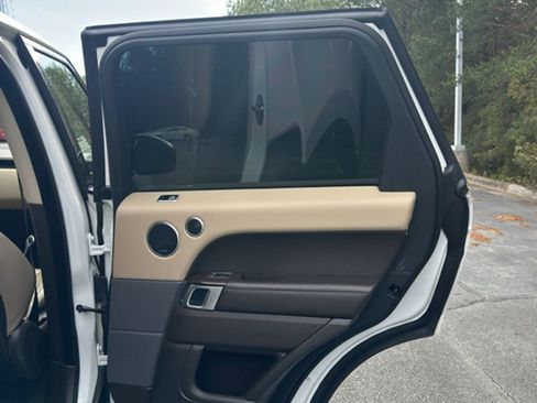 Used 2020 Land Rover Range Rover Sport HSE image 19