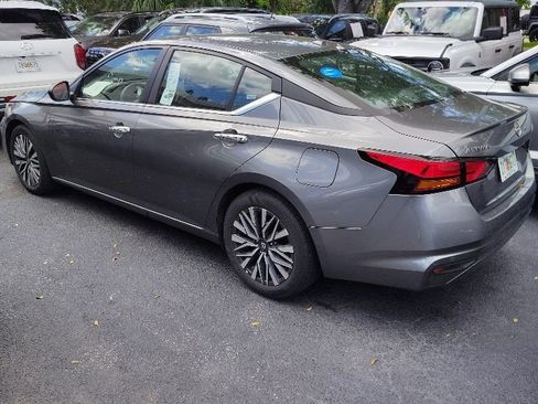 Used 2025 Nissan Altima 2.5 SV FWD image 8