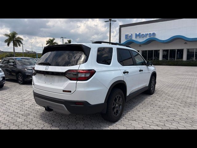 Certified 2025 Honda Pilot TrailSport image 14