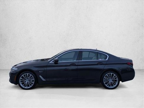 Used 2023 BMW 530e w/ Premium Package image 9