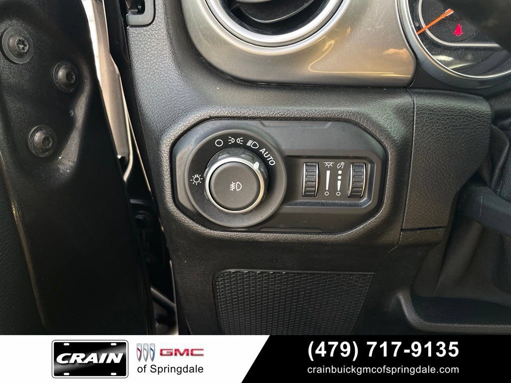 Used 2020 Jeep Wrangler Unlimited Sahara AWD/4WD image 12