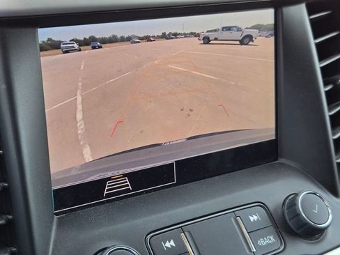 Used 2023 GMC Acadia SLE w/ Driver Convenience Package FWD image 11