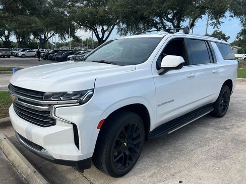 Used 2022 Chevrolet Suburban LT AWD/4WD image 1