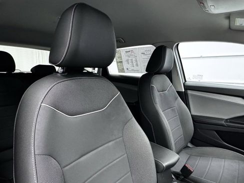 Used 2024 Volkswagen Taos SE image 23