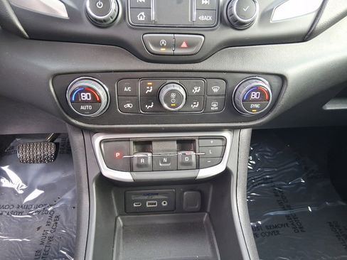 Used 2024 GMC Terrain SLT image 14