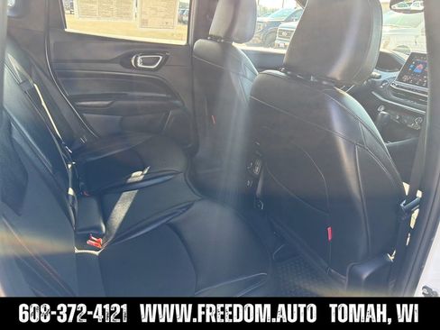 Used 2025 Jeep Compass Trailhawk AWD/4WD image 28