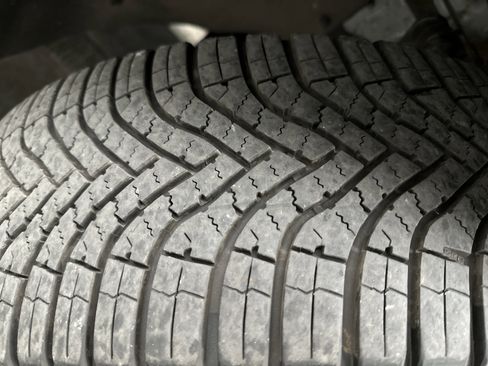 Used 2023 Chevrolet Equinox LT w/ LPO, Floor Liner Package image 9