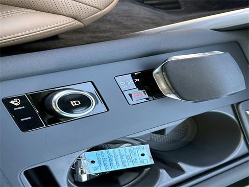 New 2025 Land Rover Discovery Dynamic SE image 24