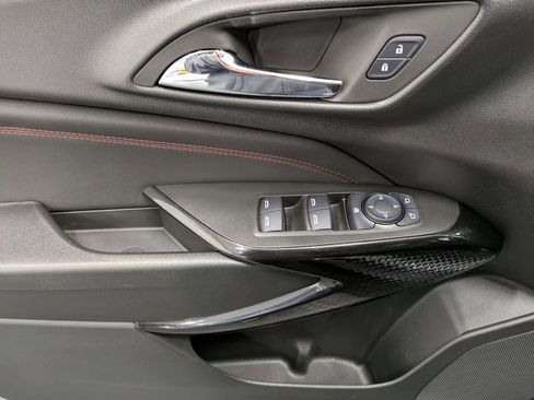 Used 2024 Chevrolet Trax RS w/ Sunroof Package image 9