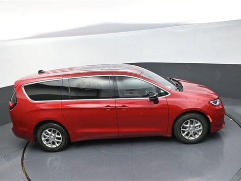 New 2026 Chrysler Pacifica Select image 16