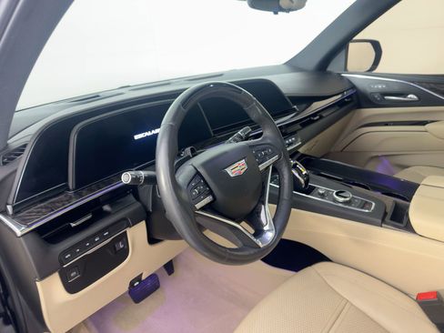 Used 2023 Cadillac Escalade ESV Premium Luxury image 4