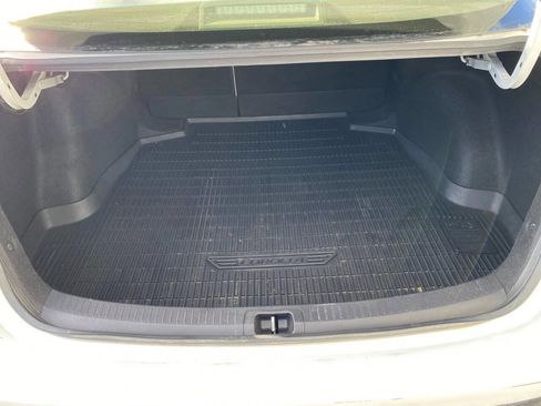 Used 2021 Toyota Corolla LE image 21