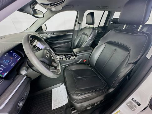 Used 2023 Jeep Grand Cherokee Limited w/ Black Appearance Package image 13