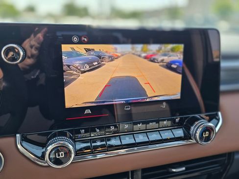 Used 2025 GMC Canyon AT4 w/ AT4 Premium Package AWD/4WD image 30