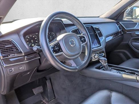 Used 2018 Volvo XC90 T6 Momentum w/ Convenience Package image 9