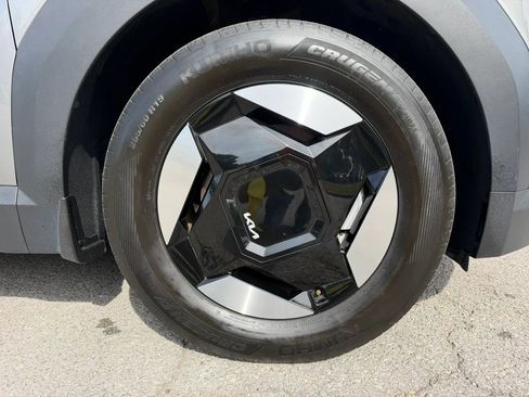 Used 2024 Kia EV9 Light Long Range RWD image 12