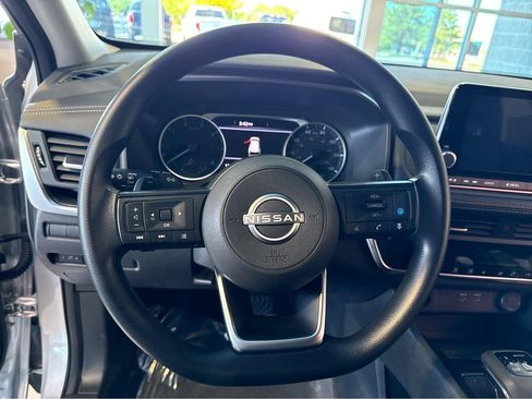 Used 2024 Nissan Rogue SV AWD/4WD image 18