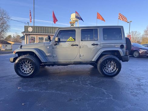 Used 2015 Jeep Wrangler Unlimited Sahara image 2