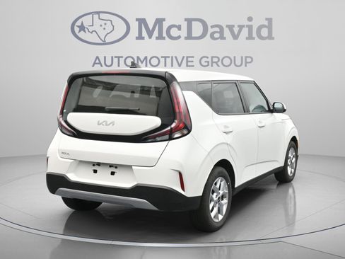 Used 2025 Kia Soul LX FWD image 8