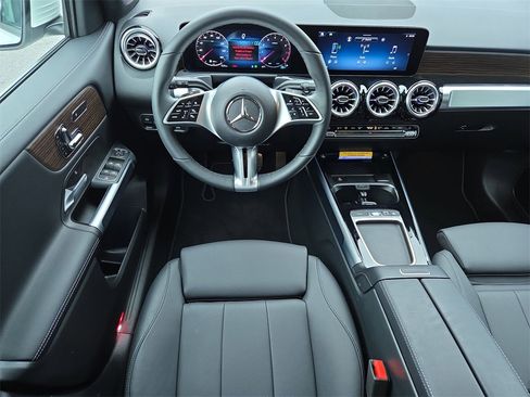 Used 2026 Mercedes-Benz GLB 250 4MATIC image 13