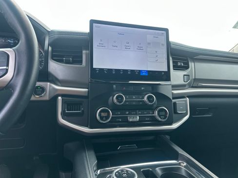 Used 2023 Ford Expedition XLT RWD image 12