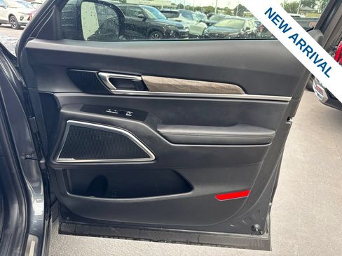 Used 2022 Kia Telluride SX w/ SX Prestige Package AWD/4WD image 10