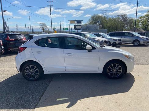 Used 2020 Toyota Yaris LE FWD image 5