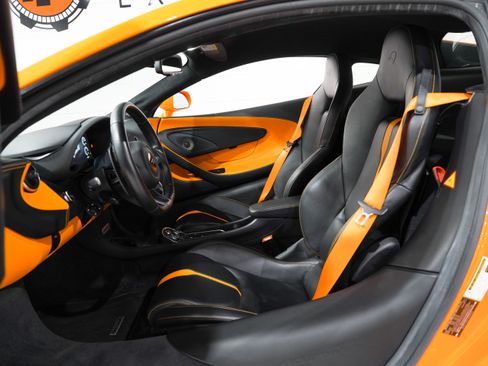 Used 2017 McLaren 570S Coupe RWD image 8
