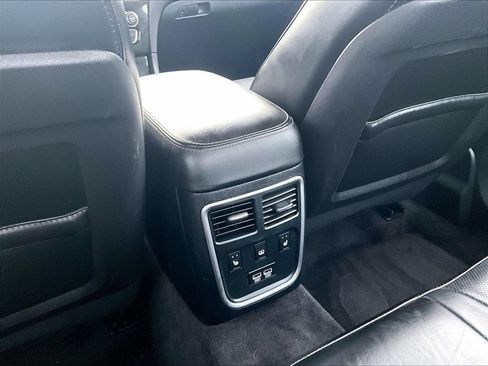 Used 2017 Chrysler 300 C AWD/4WD image 12