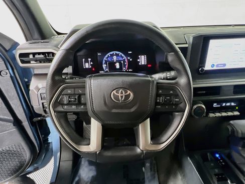 Used 2026 Toyota 4Runner SR5 AWD/4WD image 18