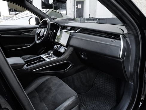Used 2025 Jaguar F-PACE SVR AWD/4WD image 18