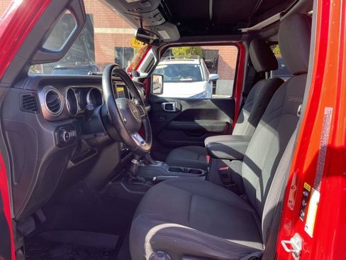 Used 2020 Jeep Wrangler Unlimited Sahara AWD/4WD image 4