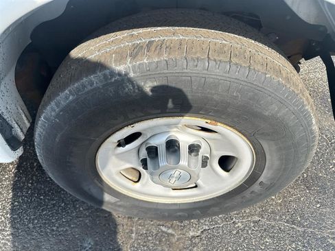 Used 2015 Chevrolet Express 2500 image 11