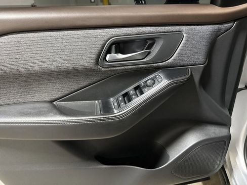 Used 2022 Nissan Rogue SV image 20