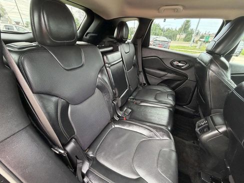 Used 2015 Jeep Cherokee Limited w/ Luxury Group AWD/4WD image 16