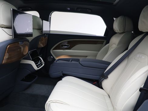 New 2025 Bentley Bentayga Extended Wheelbase image 20
