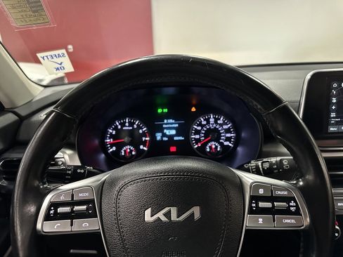 Used 2022 Kia Telluride LX image 17