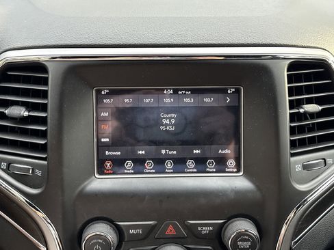 Used 2018 Jeep Grand Cherokee Limited image 16