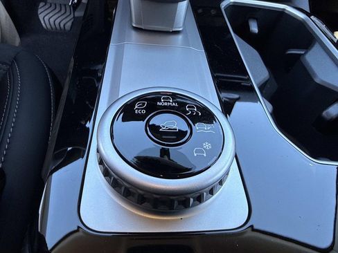 New 2026 Mitsubishi Outlander SE image 35