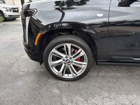 Certified 2025 Cadillac Escalade Sport w/ Touring Package AWD/4WD image 9