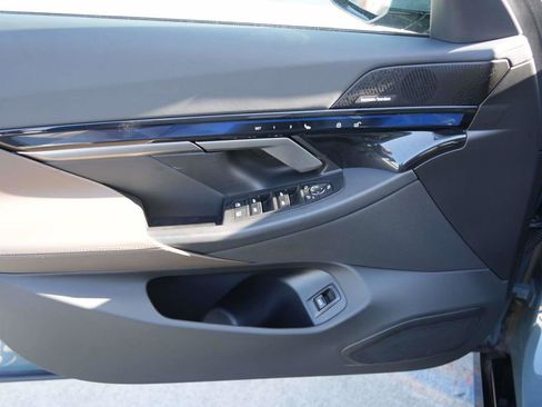 Used 2025 BMW i5 xDrive40 w/ Executive Package image 12