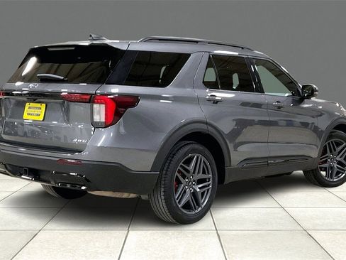 Certified 2025 Ford Explorer ST-Line w/ ST-Line Street Pack image 12