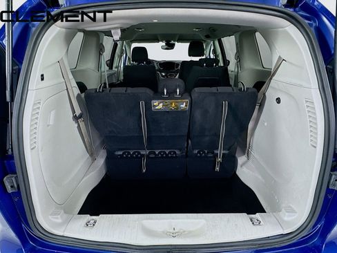 Used 2021 Chrysler Pacifica Touring FWD image 10