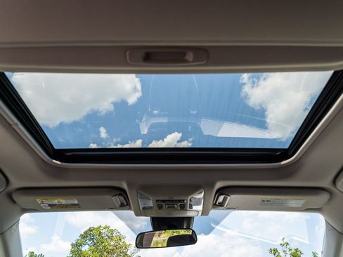 Used 2020 Toyota RAV4 XLE w/ Convenience Package FWD image 22