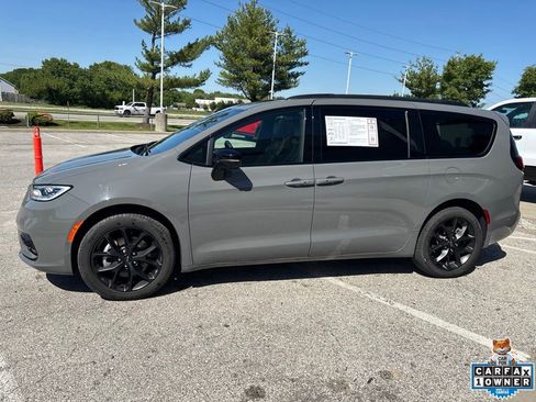 Used 2025 Chrysler Pacifica Limited AWD/4WD image 15