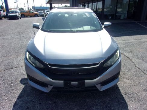 Used 2018 Honda Civic EX image 3