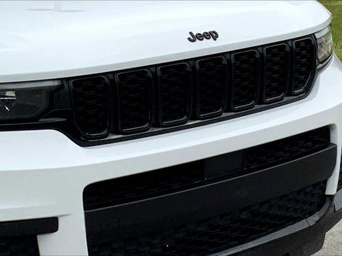 Used 2023 Jeep Grand Cherokee L Laredo image 26