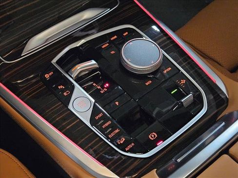 New 2026 BMW X5 xDrive50e image 11