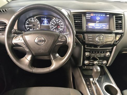 Used 2020 Nissan Pathfinder SV image 22